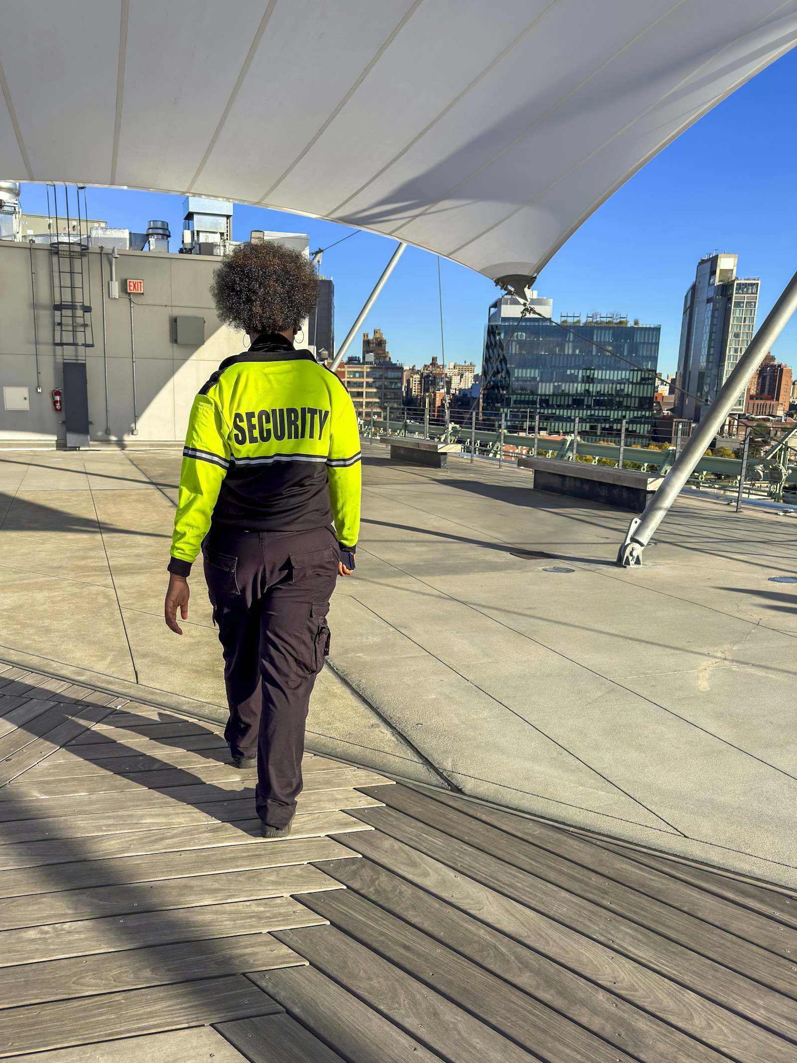 Personal de seguridad en vigilancia